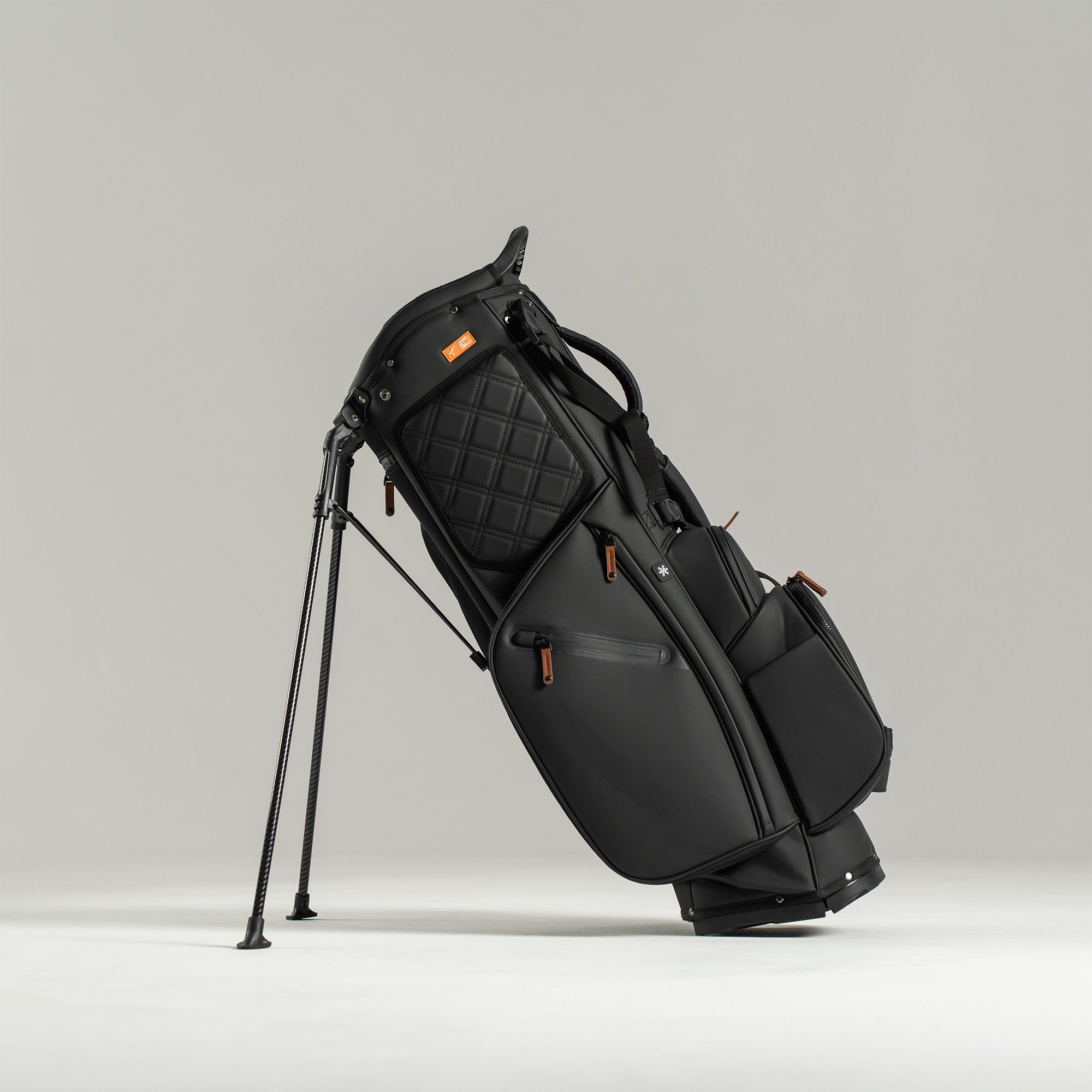 https://cdn.shopify.com/s/files/1/0701/3892/1157/files/StandBag02_B_StandingL.jpg?v=1777950909