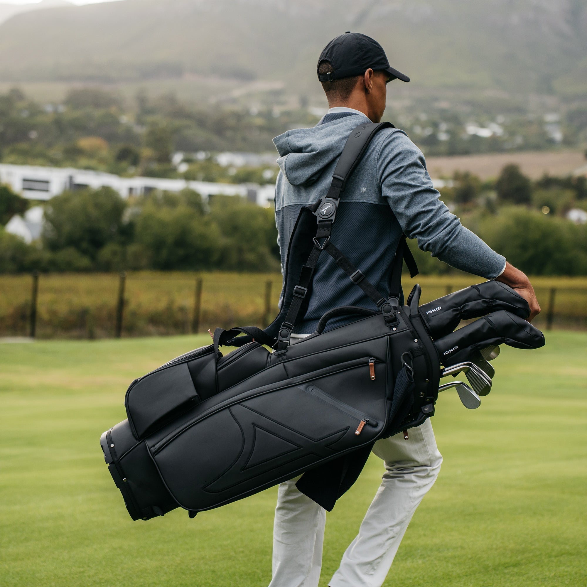 https://cdn.shopify.com/s/files/1/0701/3892/1157/files/StandBag02_Carrying.jpg?v=1777950908