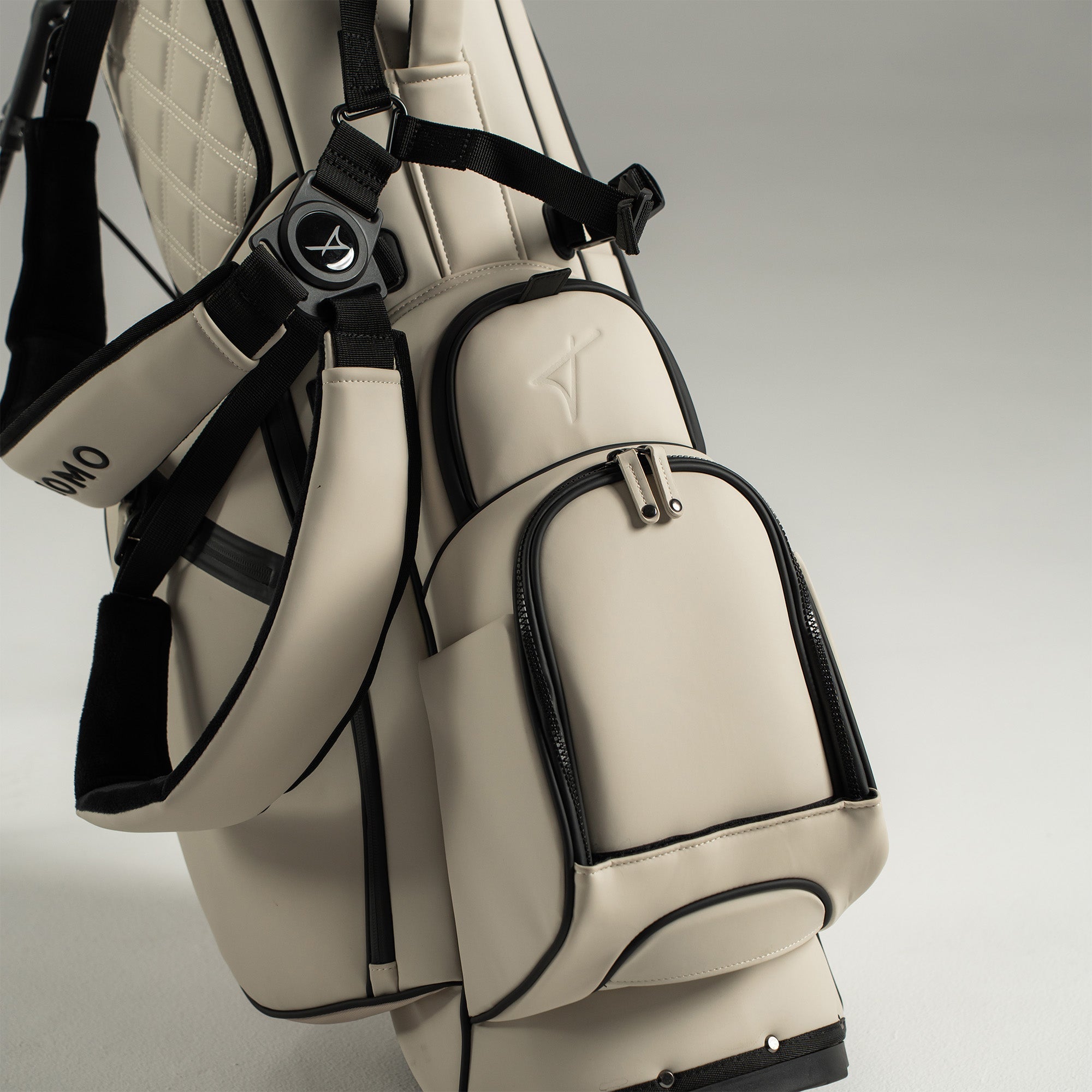 https://cdn.shopify.com/s/files/1/0701/3892/1157/files/StandBag02_W_FrontPockets.jpg?v=1777950923